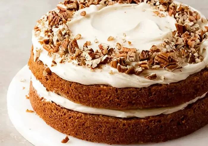 طرز تهیه کیک شیرخشک با بافت خیس و خامه‌ای