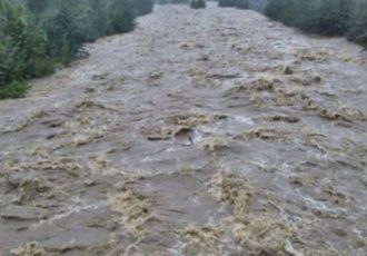 طغیان رودخانه ورودی روستای دهگلکن بیکاه رودان