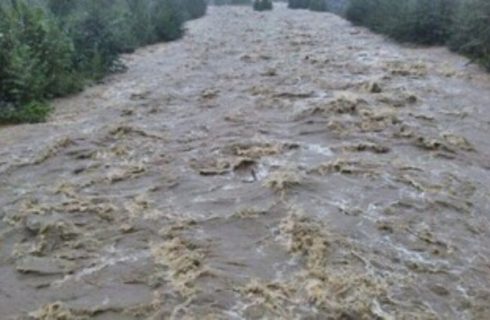 طغیان رودخانه ورودی روستای دهگلکن بیکاه رودان