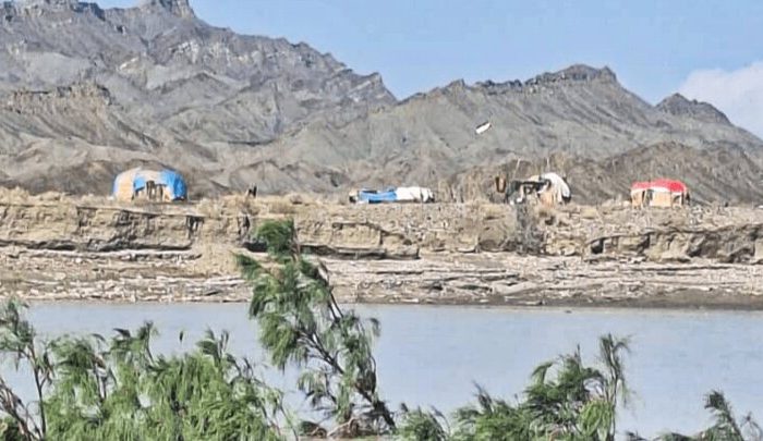 عشایر ذرتی جاسک همچنان گرفتار در سیل