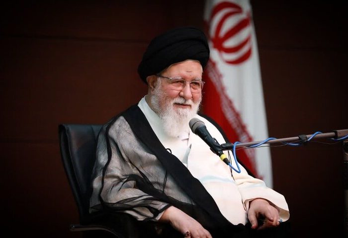 علم الهدی:کافه نشینی و قلیان بستر پنهان گسترش اعتیاد جوانان است