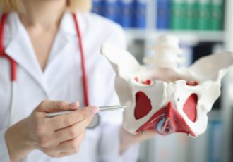 لرزش‌های مرموز لگن؛ علل پنهان و درمان‌های سریع!