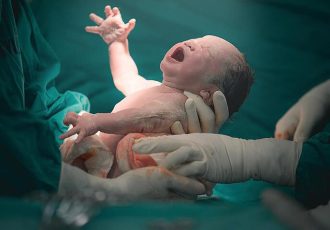 مادر شدن، عامل کاهش سرطان در زنان