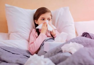 ماسک و شست‌وشوی دست‌ها؛ مهم‌ترین راهکار مقابله با آنفلوانزا