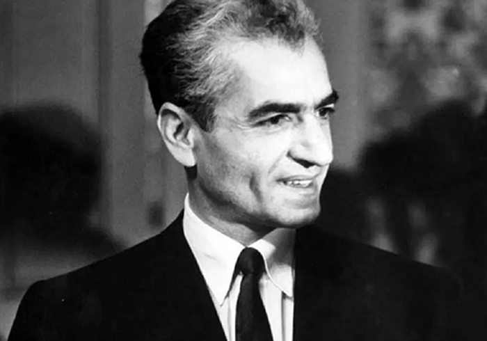 مراسم عروسی محمدرضا پهلوی و فرح دیبا در کاخ گلستان در سال ۱۳۳۸ + عکس