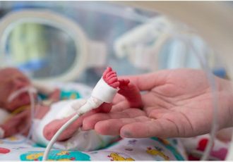 مراقبت‌های پس از ترخیص حلقه تکمیل‌کننده درمان نوزادان نارس