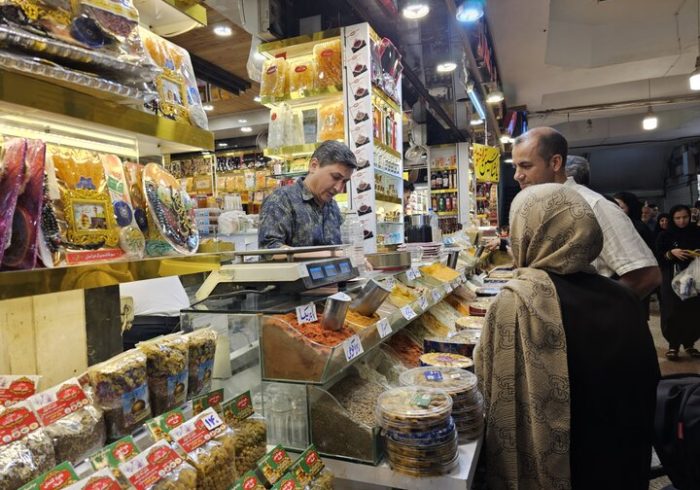 مشهد میان زیارت و تولید؛ جایی که اقتصاد هویت شهری می‌یابد