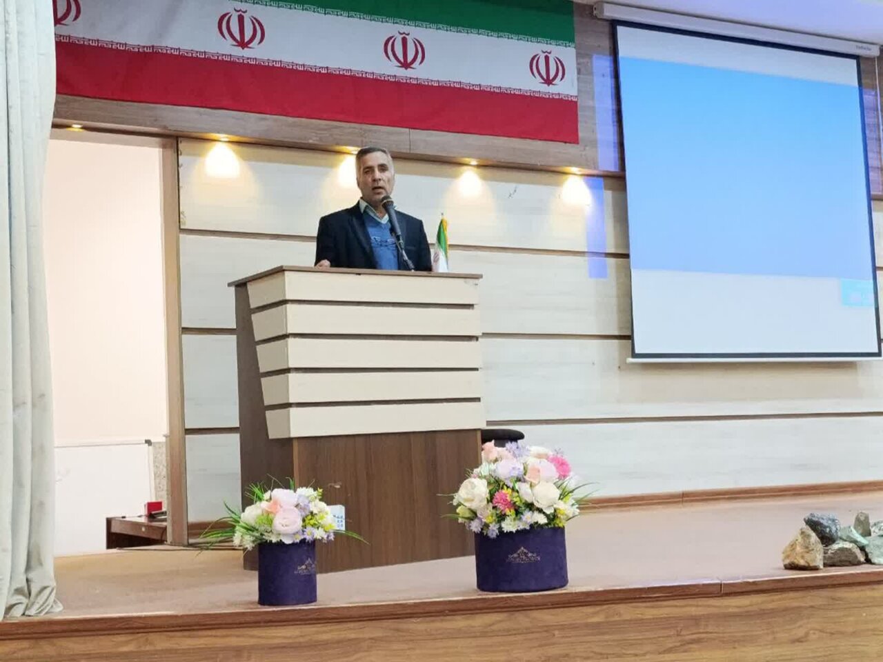 نهادینهسازی فرهنگ پژوهش در دانشآموزان؛ زیربنای توسعه آینده کشور نهادینهسازی فرهنگ پژوهش در دانشآموزان؛ زیربنای توسعه آینده کشور