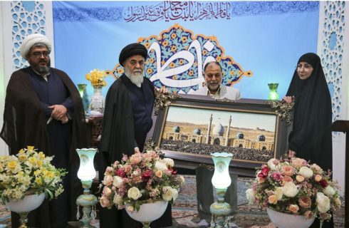 همسر زندانی ایرانی در عراق از سوی تولیت مسجد جمکران تجلیل شد