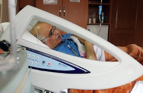 هنرمند محبوب ایران بستری شد / مردم دعا کنند