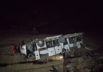 واژگونی اتوبوس مسافربری در مسیر سمیرم به یاسوج/ تعداد کشتهها و مصدومان اعلام شد واژگونی اتوبوس مسافربری در مسیر سمیرم به یاسوج/ تعداد کشتهها و مصدومان اعلام شد