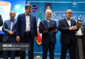 واگذاری ۴ مجوز بی‌نام سرمایه‌گذاری در یزد با حضور وزیر کشور
