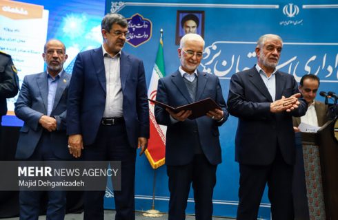واگذاری ۴ مجوز بی‌نام سرمایه‌گذاری در یزد با حضور وزیر کشور