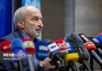 وجود دانشجوی کارشناسی ارشد سال ششم یا دکتری سال دهم یک عادت غلط است