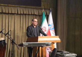 پرستاران و پزشکان برای تامین معیشت تحت فشار زیادی هستند