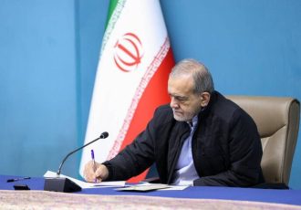 پیام تسلیت پزشکیان در پی درگذشت مادر ۳ شهید