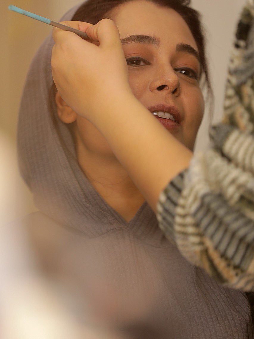 ژست هنری ارغوان سریال دلدادگان با پوشش پاییزی ژست هنری ارغوان سریال دلدادگان با پوشش پاییزی