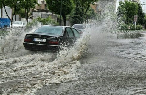 گزارش میدانی خبرنگار مهر از آبگرفتگی معابر بر اثر بارش باران در رودسر