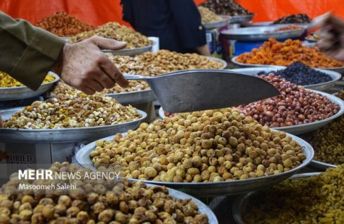 یلدا زیر فشار گرانی؛ بازار کردستان میان رکود خرید و تشدید نظارتها یلدا زیر فشار گرانی؛ بازار کردستان میان رکود خرید و تشدید نظارتها