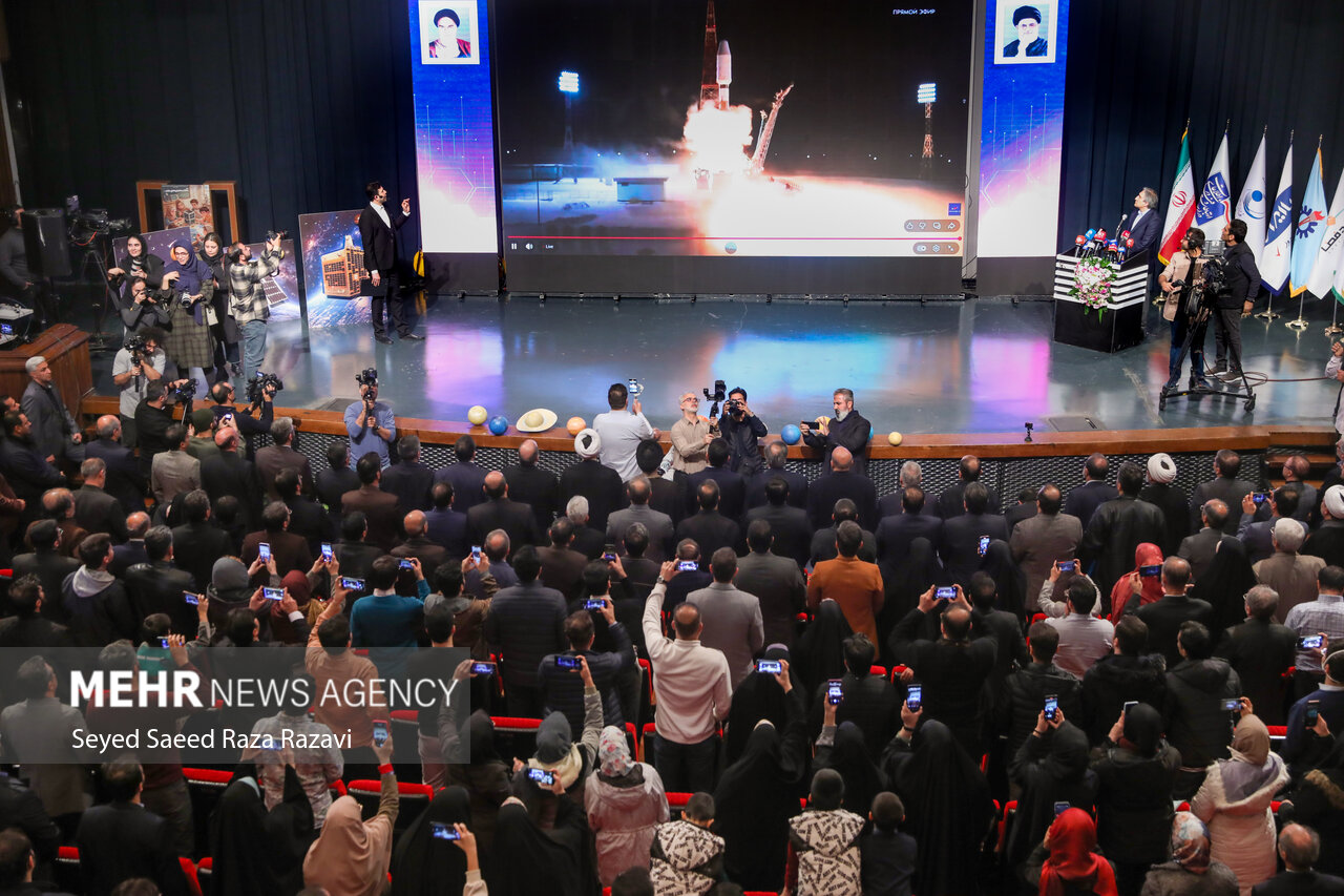 ۳ ماهواره ایرانی با پرتابگر سایوز به فضا پرتاب شدند