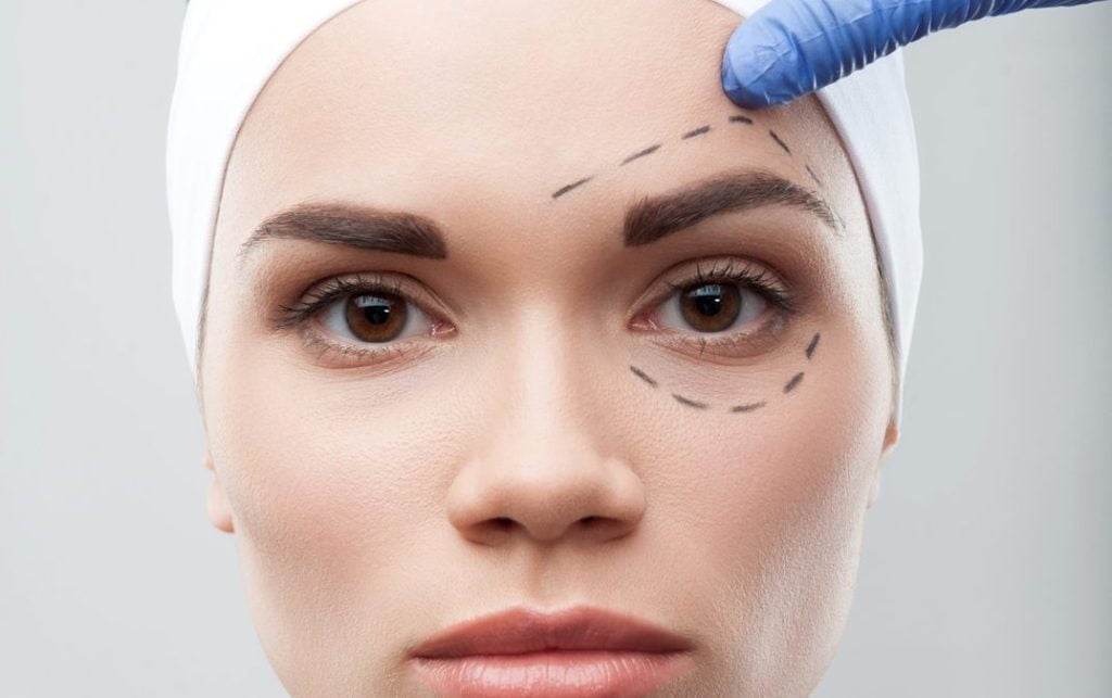 لیفت ابرو بدون دردسر و با بالاترین کیفیت در کلینیک دکتر نجف بیگی