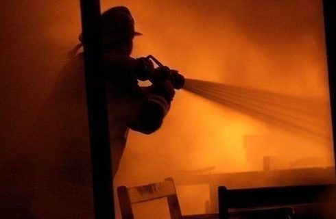 آتشسوزی مرکز درمانی در خیابان شریعتی/ آتش مهار شد آتشسوزی مرکز درمانی در خیابان شریعتی/ آتش مهار شد