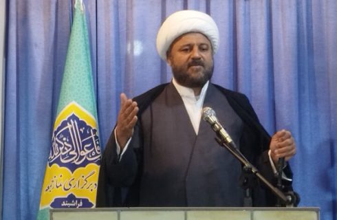 امام جمعه فراشبند: عبادت کلید استواری در برابر فتنه‌ها است