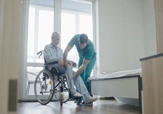 اهمیت تغذیه سالم در حفظ سلامتی و تقویت سیستم ایمنی سالمندان