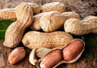 بادام زمینی‌تان بوی کهنگی می‌دهد؟ این ترفندها معجزه می‌کنند!