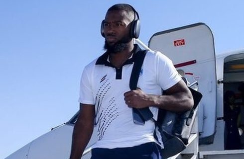 جنجال در زمین / دو بازیکن استقلال درگیر شدند