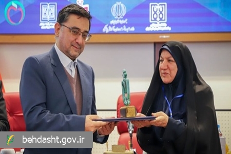 درخشش دانشجویان دانشگاه علوم پزشکی تهران با قرار گرفتن بر سکوی نخست دهمین جشنواره جایزه ملی ایثار