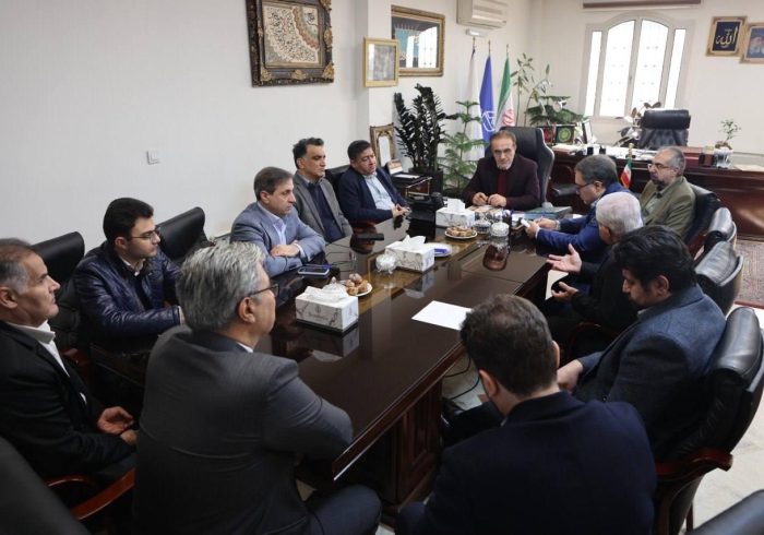 دیدار رئیس‌کل سازمان نظام پزشکی با اعضای انجمن علمی جراحان مغز و اعصاب و ستون فقرات ایران