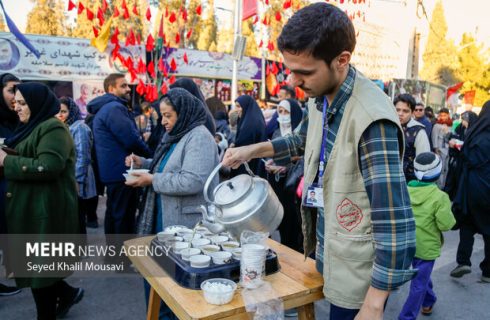 روایت خدمت مواکب مردمی در طریق الشهدای کرمان روایت خدمت مواکب مردمی در طریق الشهدای کرمان
