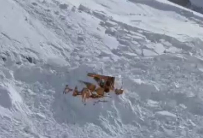 عزیزی: تماس با ۵ مرزنشین گرفتار در برف در مرز ایران و عراق برقرار شد