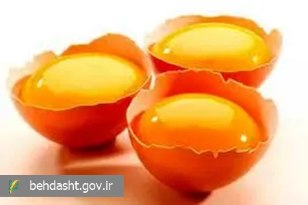 مصرف زرده خام تخم‌مرغ برای گلودرد، توصیه‌ای بدون پشتوانه علمی است
