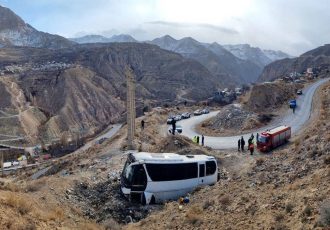 واژگونی یک دستگاه اتوبوس در جاده هراز/ ۶ دستگاه آمبولانس اعزام شدند