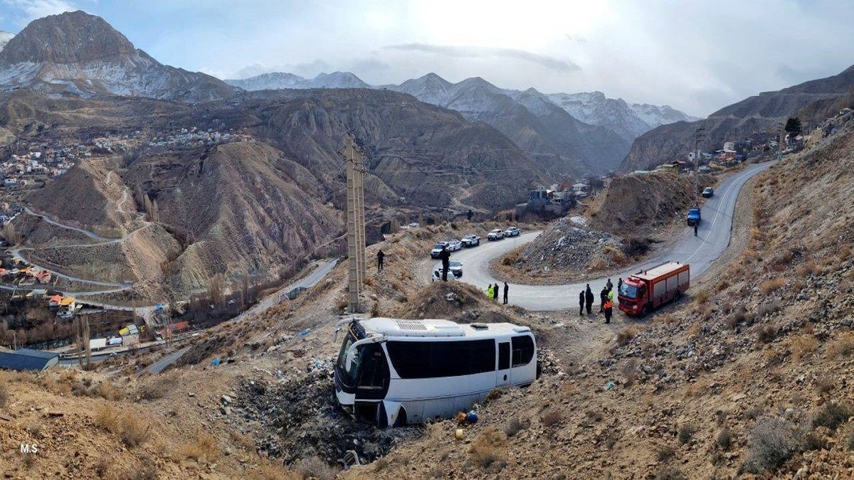 واژگونی یک دستگاه اتوبوس در جاده هراز/ ۶ دستگاه آمبولانس اعزام شدند واژگونی یک دستگاه اتوبوس در جاده هراز/ ۶ دستگاه آمبولانس اعزام شدند