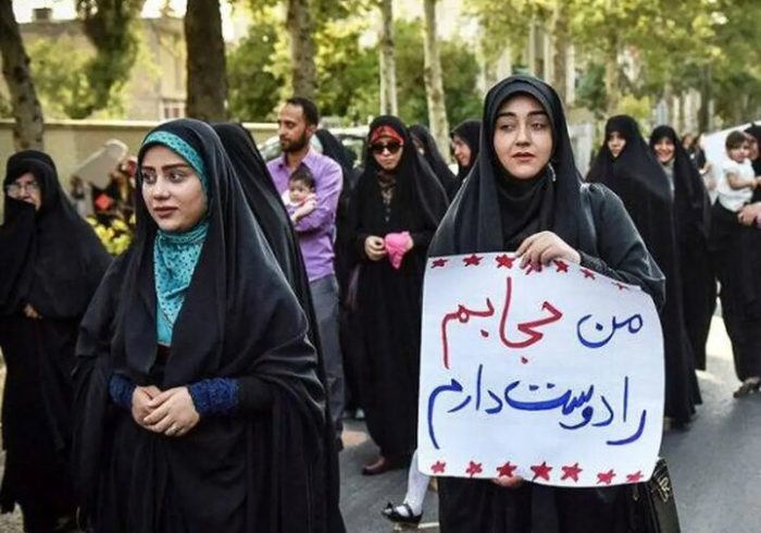 پذیرش حجاب با مدارا و ارتقاء آگاهی امکان پذیر است