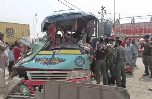 ۱۴ کشته و ۱۶ زخمی در تصادف جاده‌ای در پنجاب پاکستان