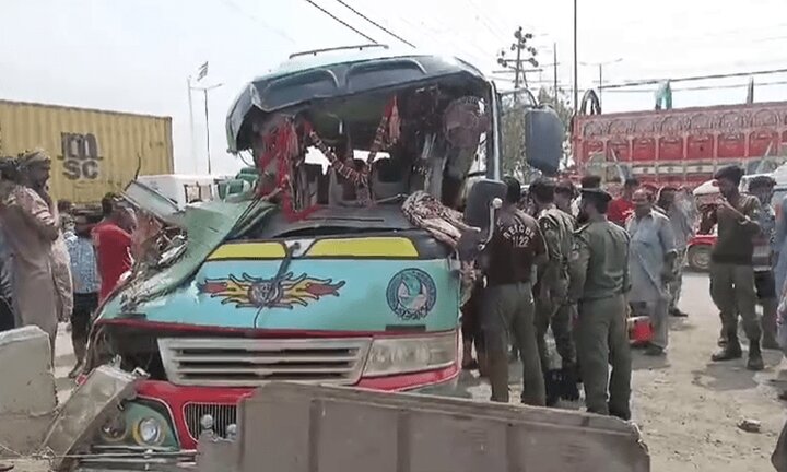 ۱۴ کشته و ۱۶ زخمی در تصادف جاده‌ای در پنجاب پاکستان