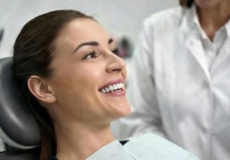 آیا لمینت به مینای دندان آسیب می‌زند؟