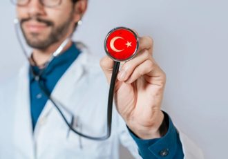 مهاجرت پزشکان و دندان‌پزشکان به ترکیه؛ فرصتی طلایی برای حرفه‌ای‌ها