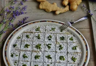 طرز تهیه حلوا زنجبیلی با بافت نرم و لطیف مخصوص سفره‌های افطاری