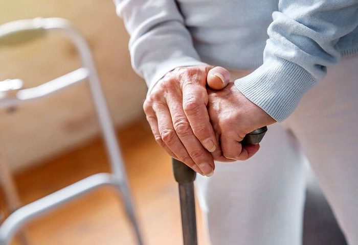 آنچه باید از «پارکینسون» بدانیم؛ از علائم بیماری تا درمان