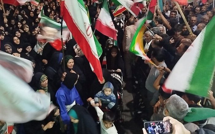 تجدید عهد مردم کردکوی در شب‌های همبستگی