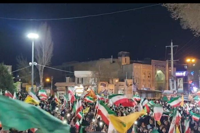 تجمع مردم ولایتمدار شهر قروه در میدان حاج قاسم سلیمانی