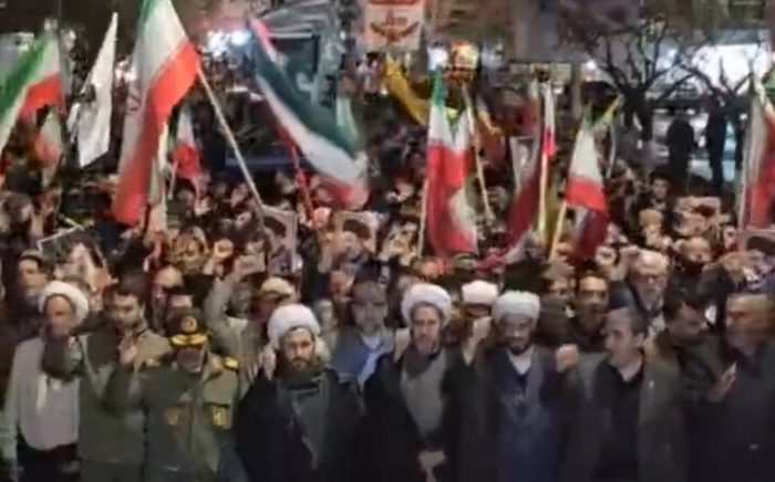 جلوه هایی از حضور باشکوه شبانه مردم خوی در خیابان