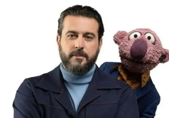 دلنوشته دردناک جناب‌خان برای عروسکش در آوار‌های جنگ+ عکس