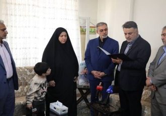 دیدار جانشین وزیر بهداشت با خانواده شهید مدافع سلامت