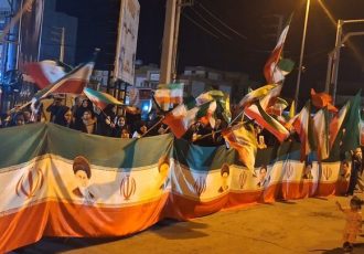 رقص پرچم اقتدار بر دستان میدان داران گناوه ای